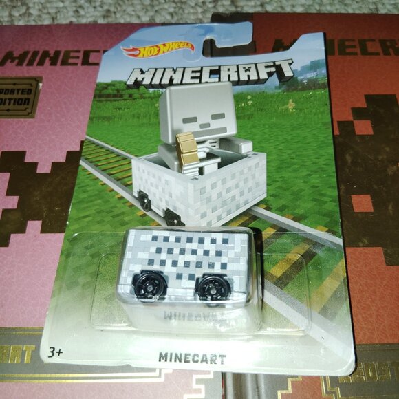 HUGE LOT OF MINECRAFT FIGURES BRICKS ARTICULATED ANIMAL MOBS BOOKS JADA DIECAST - Picture 3 of 8